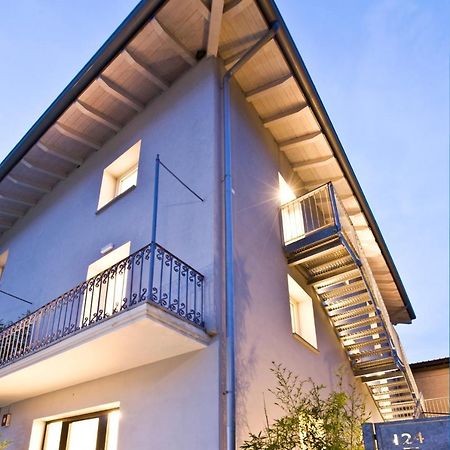 Manzoni 124 Bed&Relax Bed & Breakfast Esine Exterior photo